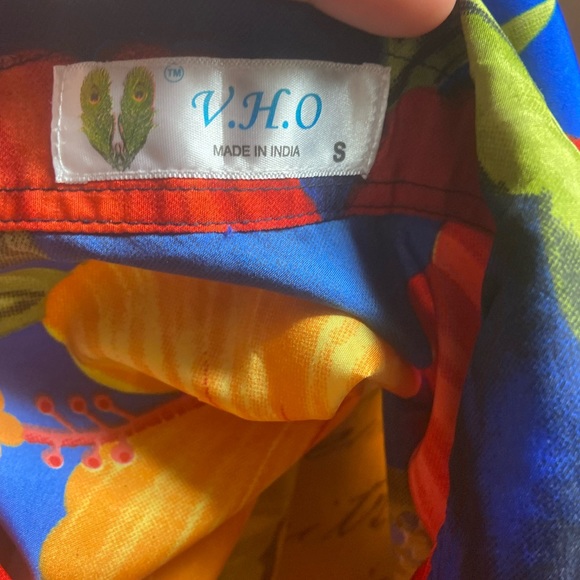 Bright Women’s Hawaiian Blouse - Picture 5 of 6